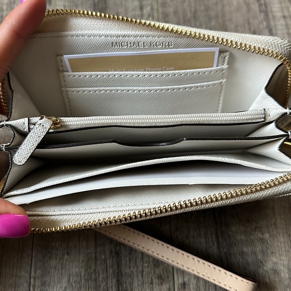 Michael Kors (NWT) Jet Set Large Coin Multifunction Phone Case Wallet/Wristlet - Picture 4 of 4